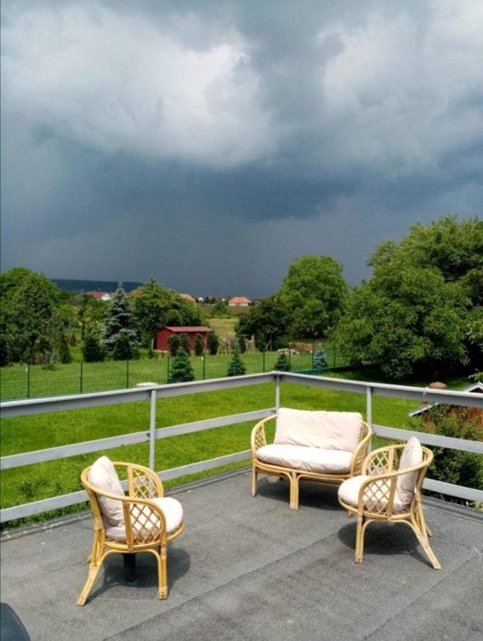 Thefi Vendeghaz Apartment Zánka Екстериор снимка