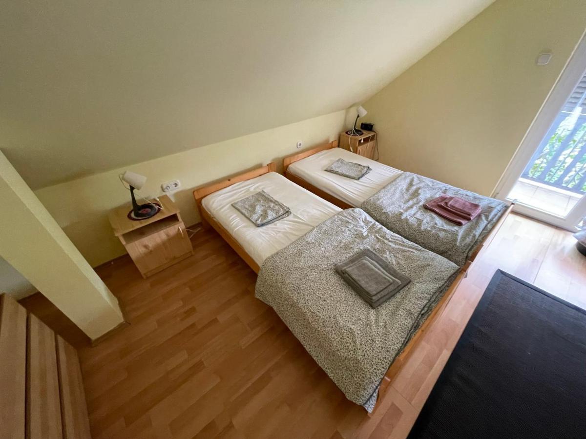 Thefi Vendeghaz Apartment Zánka Екстериор снимка